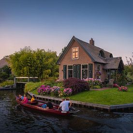 Boating in Giethoorn | Evening photography in summer by Marijn Alons
