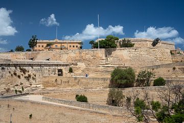 Muur in Valletta van Ulrike Leone