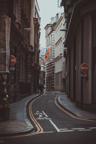 London by Hello Pompoyo