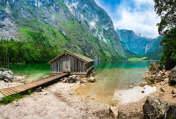Boothuis aan de Obersee in Berchtesgaden op een zomerse dag van Raphotography