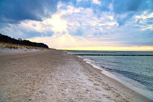 Groyne in Zingst aan de Baltische Zee, die in zee reikt.