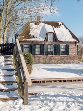 giethoorns haus im winter von Henri van Rheenen