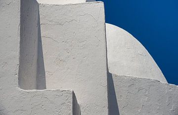 detail van wit gepleisterd huis op Milos, Griekenland van Jan Fritz