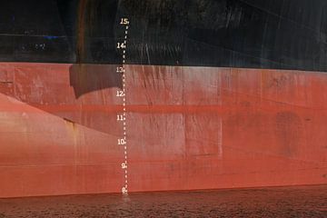 Machtige rompen van zeeschepen van scheepskijkerhavenfotografie