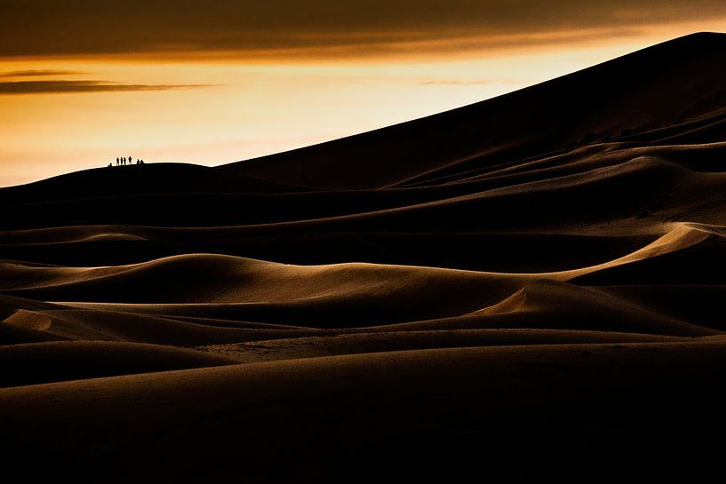 Silhouette dans le Sahara par Sam Mannaerts