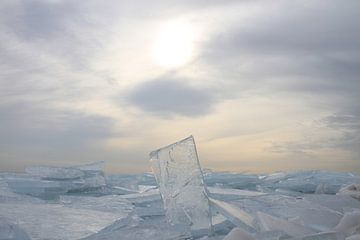 Crushing ice by Rob van Amerongen