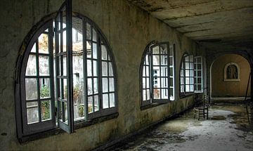 Korridor in einem verlassenen Kloster