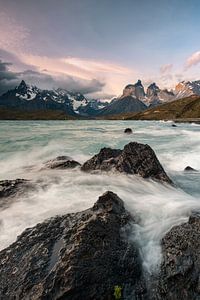 Zeegezicht in Torres del Paine van Stefan Schäfer
