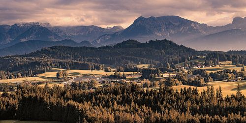 Panoramische zonsondergang in de Allgäu, Beieren, Duitsland