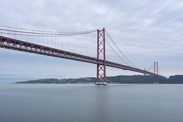 Silence over the river - Ponte 25 de Abril, Lisbon by Rolf Schnepp
