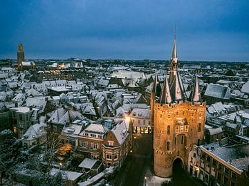 La vieille porte de Zwolle Sassenpoort par une froide matinée d'hiver sur Sjoerd van der Wal Photographie