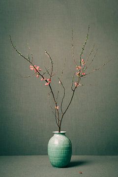Still Life with Japanese Quince, 2025 van Rogier Kwikkers