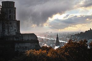 die Stadt Heidelberg mit Schloss im Sonnenuntergang