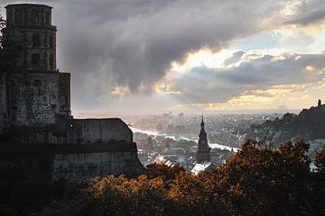 de stad Heidelberg met het kasteel bij zonsondergang van Thomas Heitz