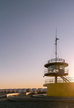 Zonsopgang aan het strandhuisje voor redders aan de kust inKnokke-heist