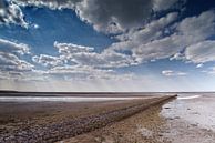 Zonnestralen over de Waddenzee bij een Hollandse wolkenpartij van Dirk-Jan Steehouwer thumbnail