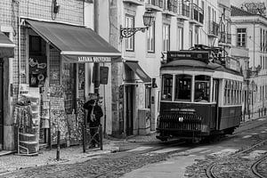 Lissaboner Straßenszene mit Straßenbahn