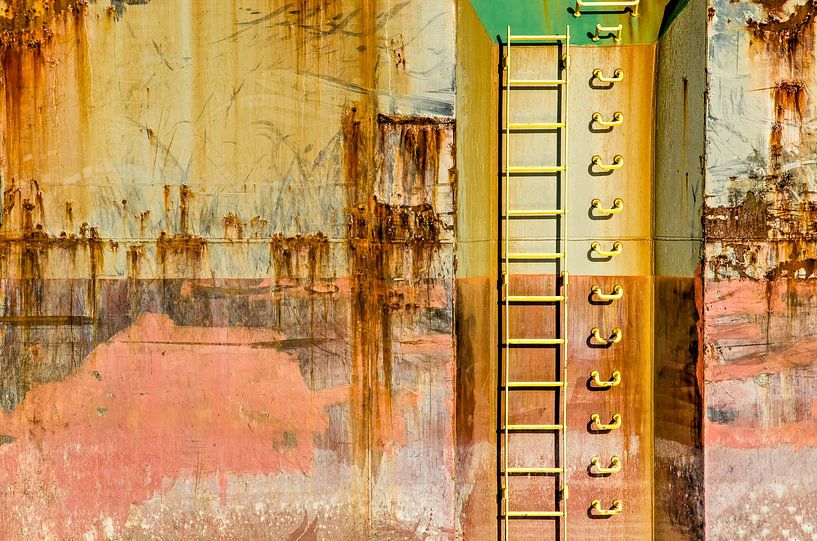 Roestige scheepsromp met ladder van Frans Blok - foto's, kunst en andere wanddecoratie