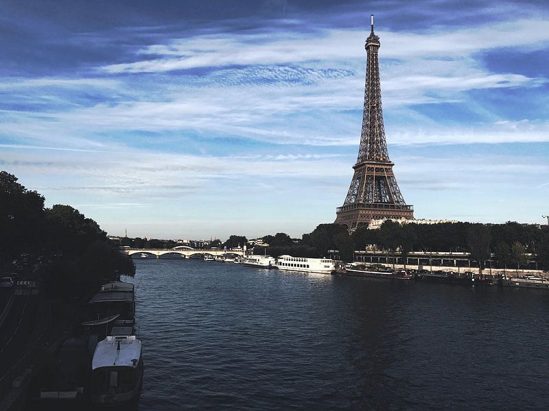 Paris by Hello Pompoyo