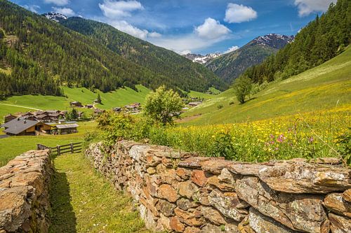 Holle weg steegje boven Innervillgraten in het Villgratental