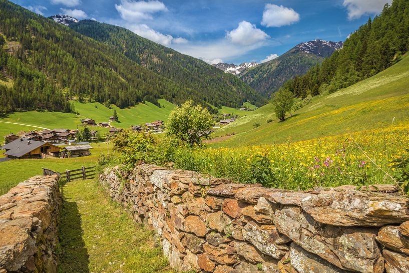 Holle weg steegje boven Innervillgraten in het Villgratental van Christian Müringer