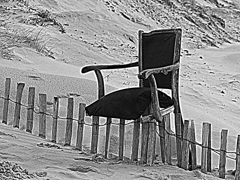 Old chair in black and white by Jose Lok