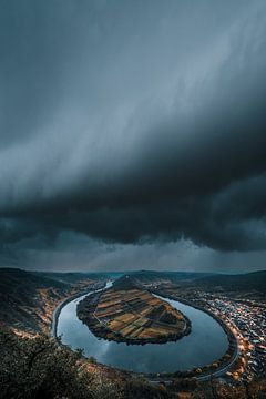 Boucle de la Moselle avec nuage d'orage et vague nuageuse, Calmont sur Fotos by Jan Wehnert