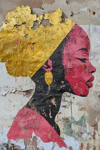 Femme forte dans un style urbain avec des détails dorés