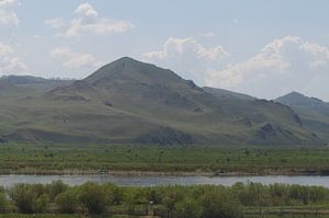 gebergte met rivier 