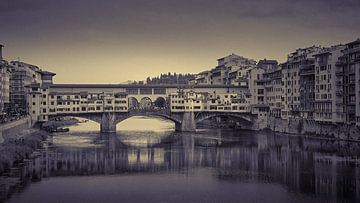 Dondere wolken boven Ponte Vecchio Florence van Karel Ham