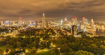 Skyline Rotterdam bij avond in kleur van Teuni's Dreams of Reality