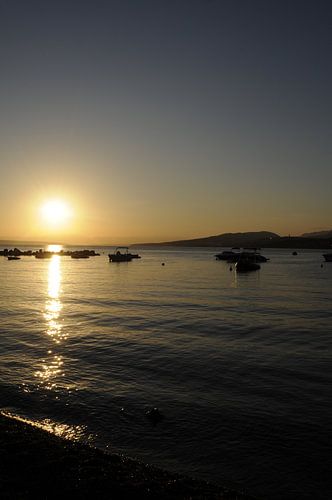 Côte croate, baie méditerranéenne, coucher de soleil sur Yvette Stevens