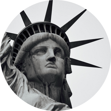 Het hoofd van het Vrijheidsbeeld - New York City, Amerika (zwart wit) van Be More Outdoor