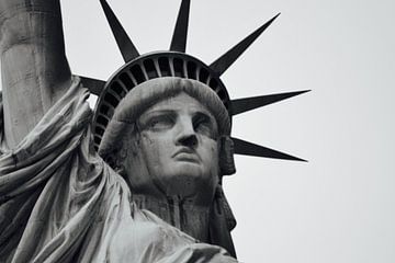 Das Oberhaupt der Freiheitsstatue - New York City, Amerika (schwarz-weiß) von Be More Outdoor