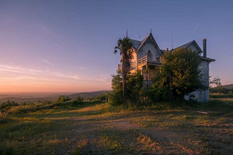 Zonsondergang bij portugese villa Urban exploring van Dafne Op 't Eijnde