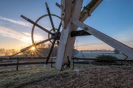 Kruirad of kruiwiel van korenmolen by Moetwil en van Dijk - Fotografie