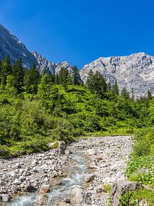 Landschap in het Rißtal bij de Eng Alm in Oostenrijk van Rico Ködder