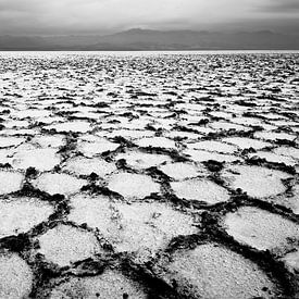 Patroon van zout in zwart-wit in een woestijn in Afrika | Ethiopië van Photolovers reisfotografie
