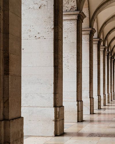 Detail van pilaren en bogen in Lissabon