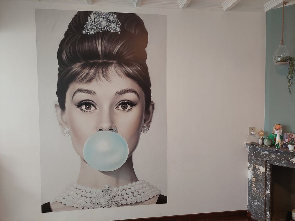 Audrey Hepburn Bubble Gum  van David Potter 