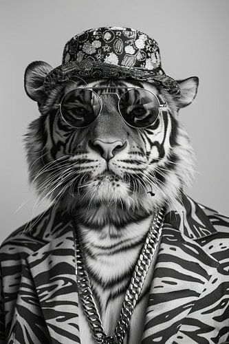 Tijger met pet en zonnebril in zwart en wit
