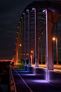 Die farbige Wilhelmina-Brücke in Deventer