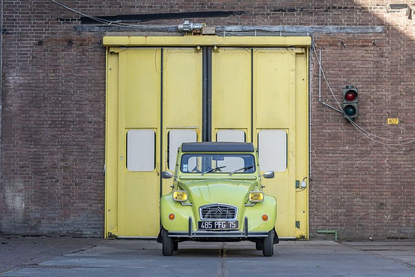 Citroën 2CV classique &quot;canard&quot;. par Steven World Traveller