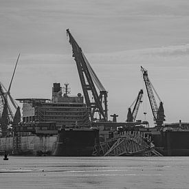 Das größte Schiff der Welt: die Pioneering Spirit. von Jaap van den Berg