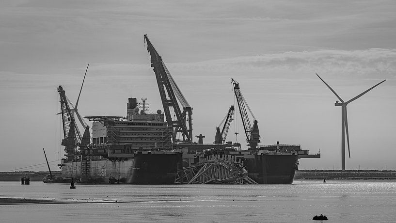 Het grootste schip ter wereld: Pioneering Spirit. van Jaap van den Berg