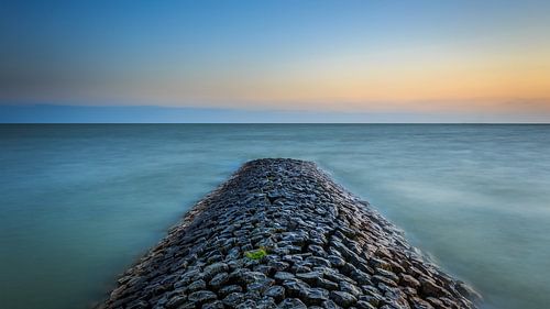 Zonsondergang bij Hindeloopen van Koos de Wit