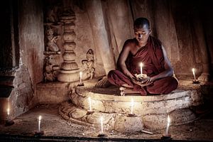 Junger Mönch in den Tempeln von Bagan