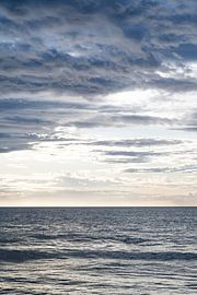 Donkere wolken aan Negombo beach