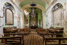 Verlaten kerk in het hart van Italië van Gentleman of Decay