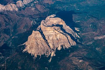 Bergmassiv in Südtirol aus der Luft